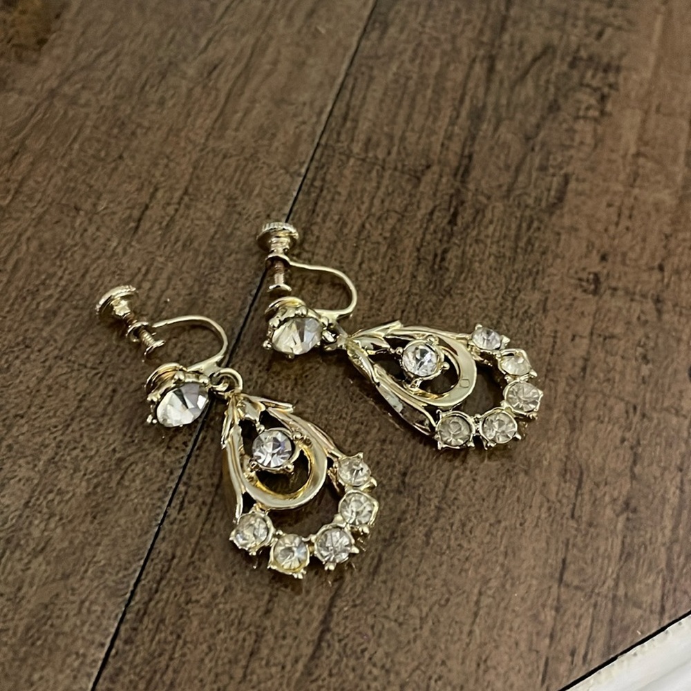 Vintage screw back gold plated and rhinestone earings